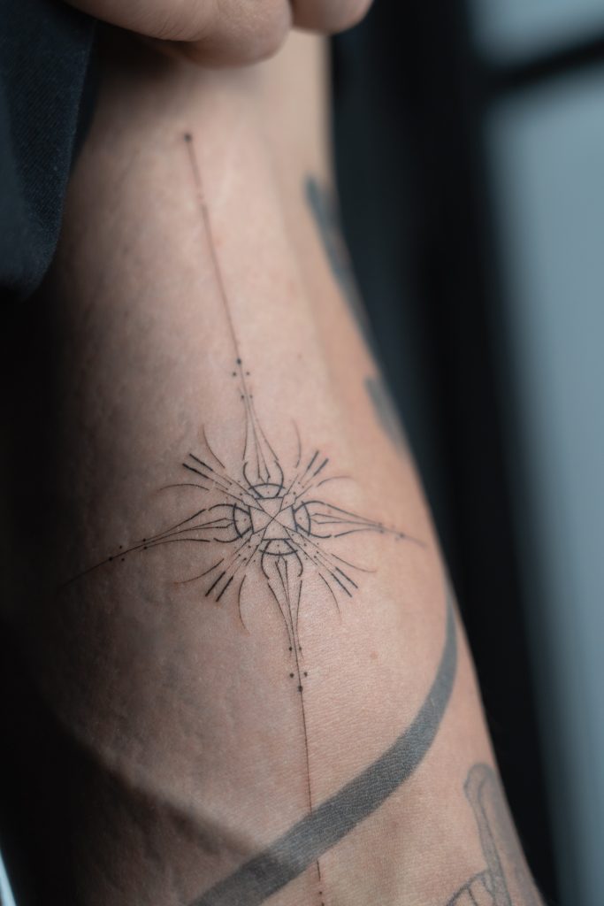 fine line tatovering