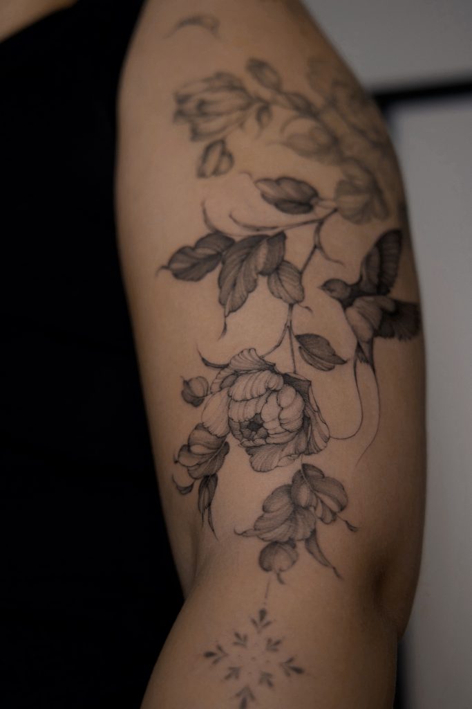 fineline linjer tattoo blomst attitude