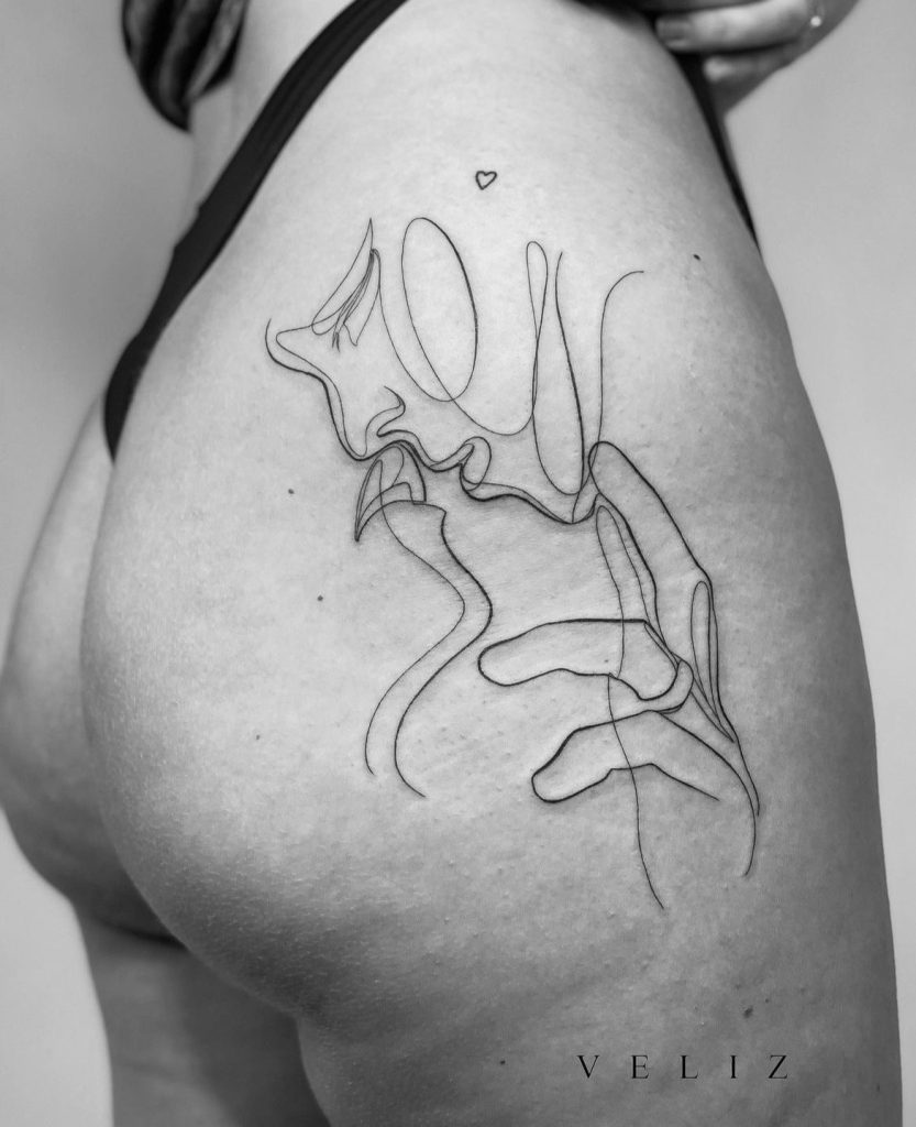 POSITIVT SELVBILDE med tatoveringer