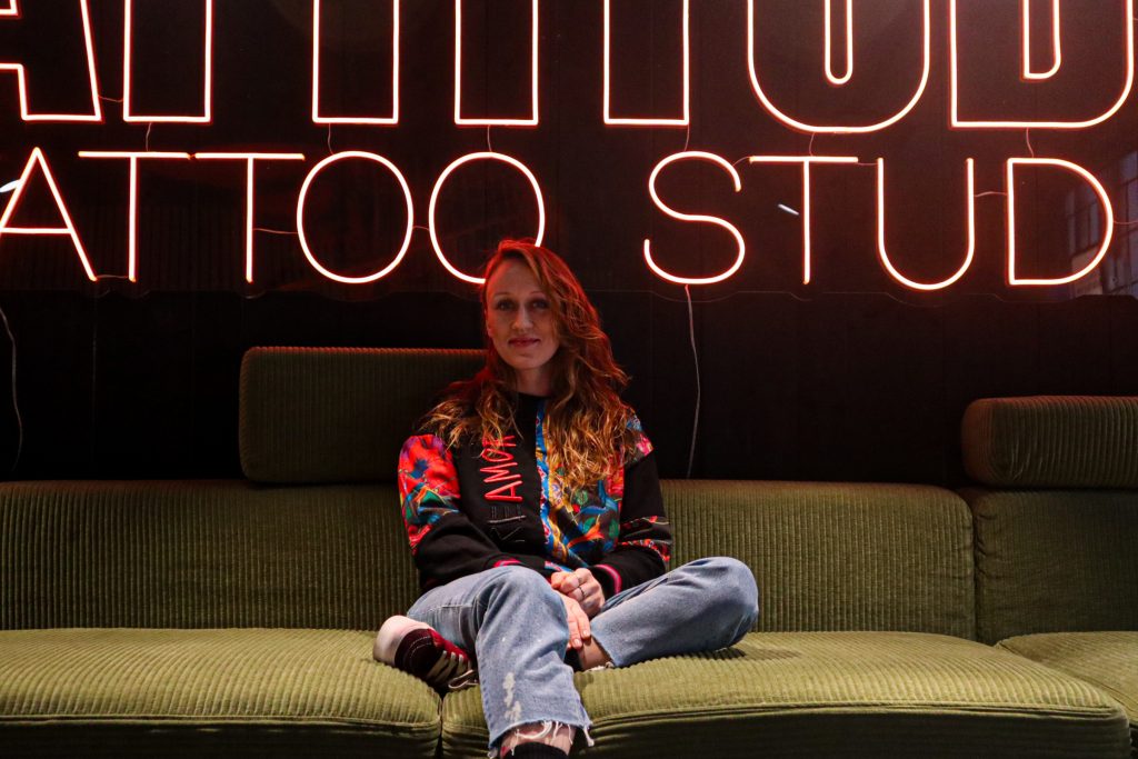 Kasia er veldig glad i jobben som tatovør og trives godt hos Attitude tattoo studio